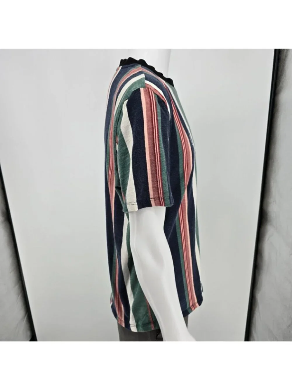 Guess Jeans U.S.A. Embroidered Logo Faded Multicolor Striped T-Shirt (M) - Picture 7 of 12